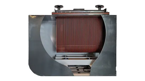 Kuttet seksjon av en varmeveksler med kobberrør.